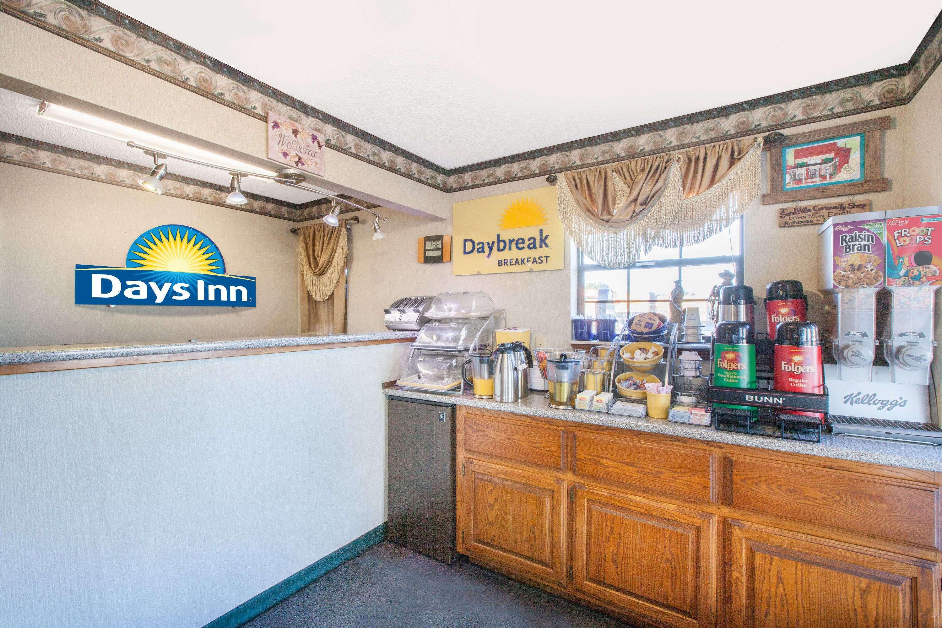 Days Inn By Wyndham Erick Exteriör bild