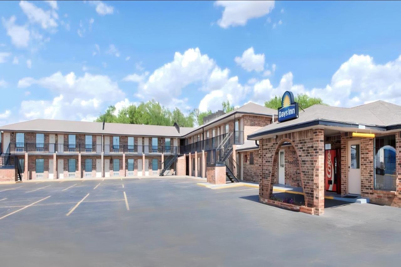 Days Inn By Wyndham Erick Exteriör bild